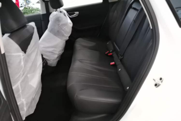 Used Roewe D7 2023 DMH 125km Superior Edition Left Rear Seat