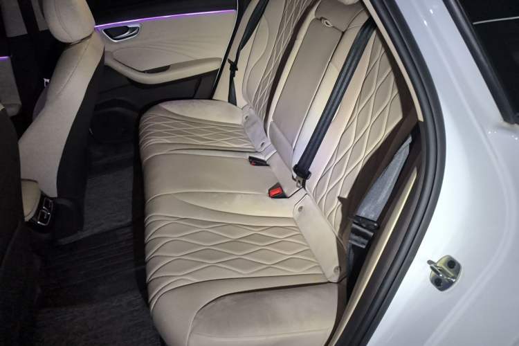 Used Roewe D7 2023 DMH 125km Excellence Edition Left Rear Seat