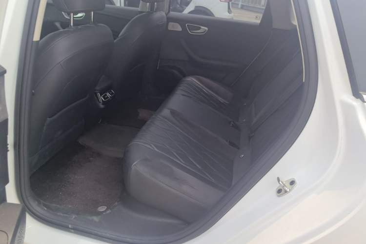 Used Roewe D7 2023 DMH 125km Excellence Edition Left Rear Seat