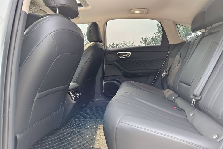 Used Roewe D7 2023 DMH 125km Superior Edition Left Rear Seat