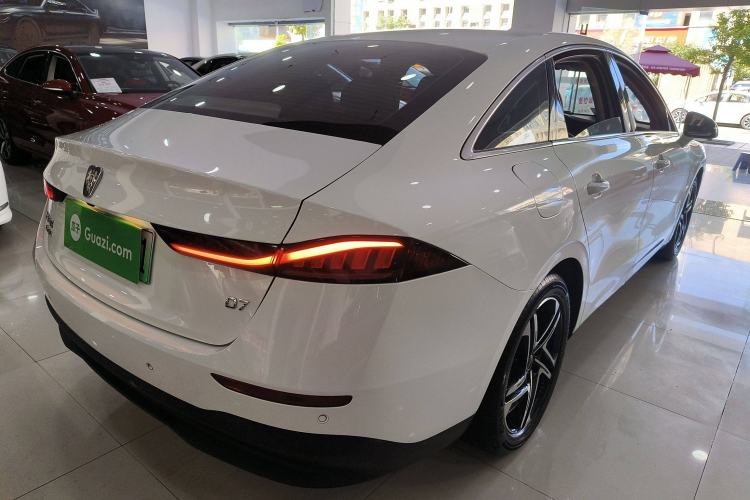 Used Roewe D7 2023 DMH 125km Superior Edition Rear Right 45 Deg