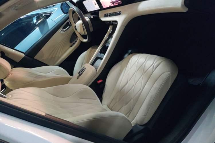 Used Roewe D7 2023 DMH 125km Excellence Edition Right Front Seat