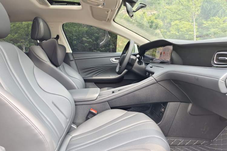 Used Roewe D7 2023 DMH 125km Superior Edition Right Front Seat