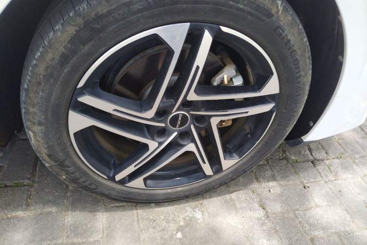 Used Roewe D7 2023 DMH 125km Excellence Edition Right Front Wheel Hub