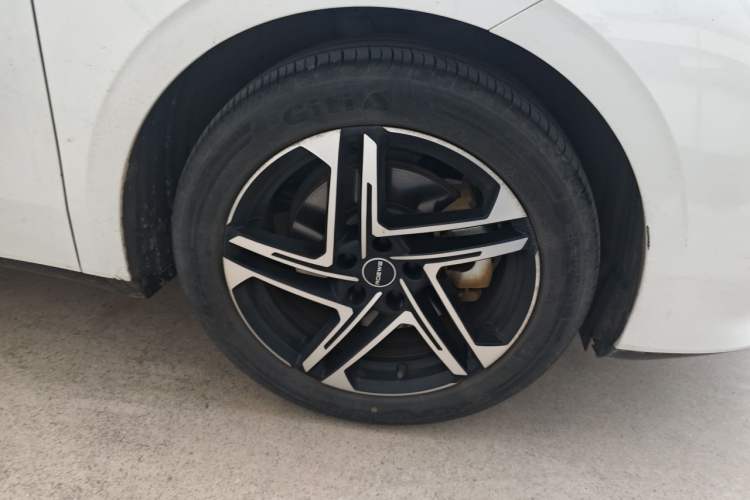 Used Roewe D7 2023 EV 510km Rear-Drive Flagship Edition Right Front Wheel Hub