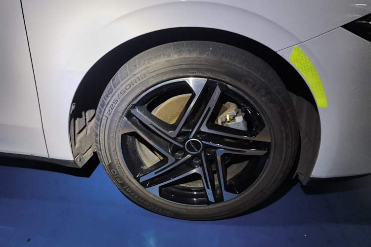 Used Roewe D7 2023 DMH 125km Excellence Edition Right Front Wheel Hub