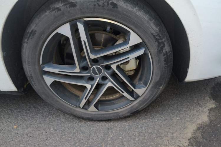 Used Roewe D7 2023 EV 510km Rear-Drive Flagship Edition Right Front Wheel Hub