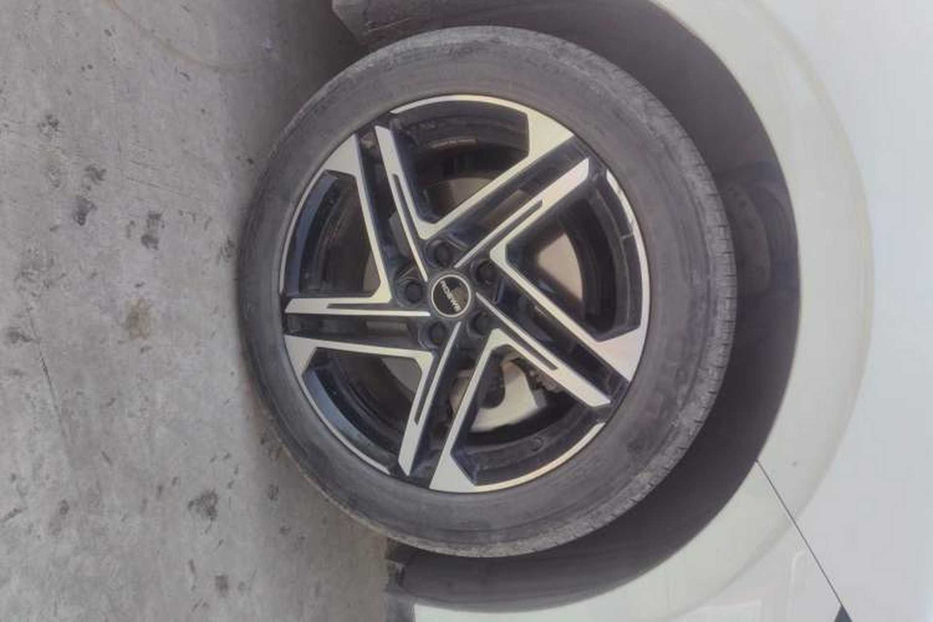 Used Roewe D7 2023 DMH 125km Superior Edition Right Front Wheel Hub
