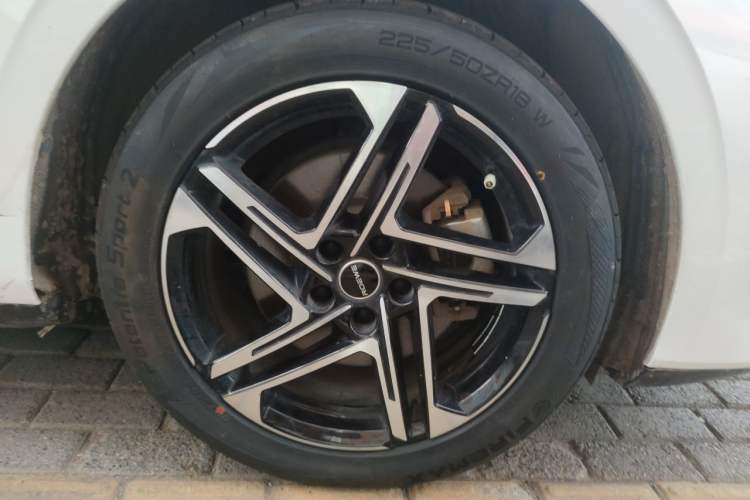 Used Roewe D7 2023 EV 510km Rear-Drive Flagship Edition Right Front Wheel Hub