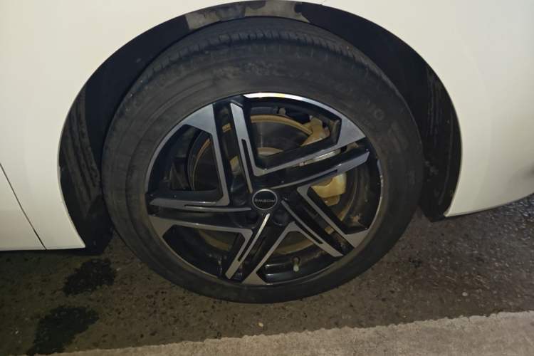 Used Roewe D7 2023 EV 510km Rear-Drive Flagship Edition Right Front Wheel Hub
