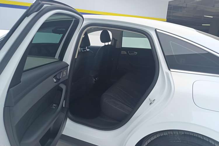 Used Roewe D7 2023 DMH 125km Excellence Edition Right Rear Seat