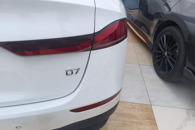 Used Roewe D7 2023 DMH 125km Superior Edition Right Rear Taillight