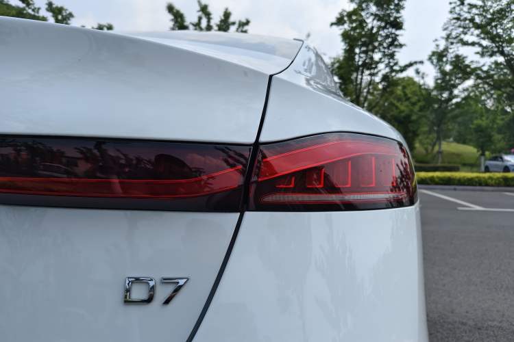Used Roewe D7 2023 DMH 125km Superior Edition Right Rear Taillight