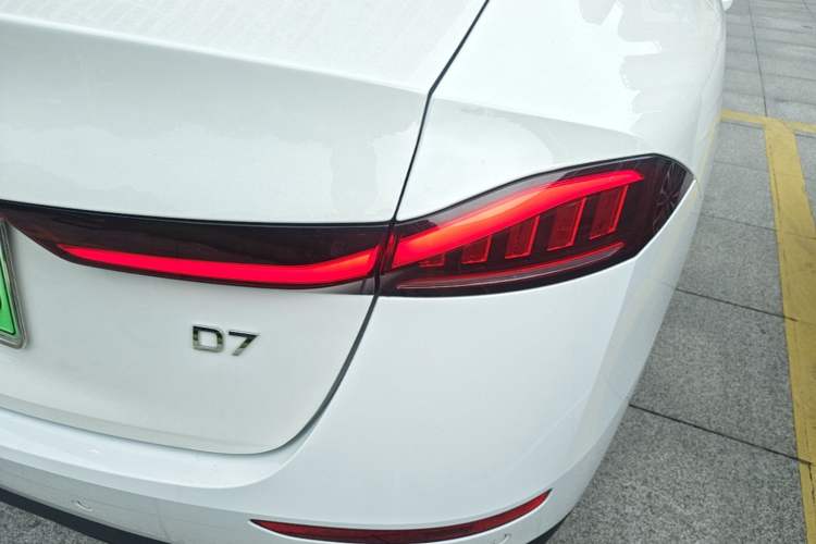 Used Roewe D7 2023 DMH 125km Superior Edition Right Rear Taillight
