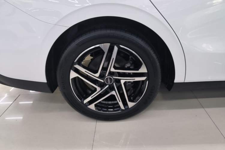 Used Roewe D7 2023 DMH 125km Excellence Edition Right Rear Wheel Hub