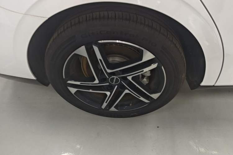 Used Roewe D7 2023 EV 510km Rear-Drive Excellence Edition Right Rear Wheel Hub