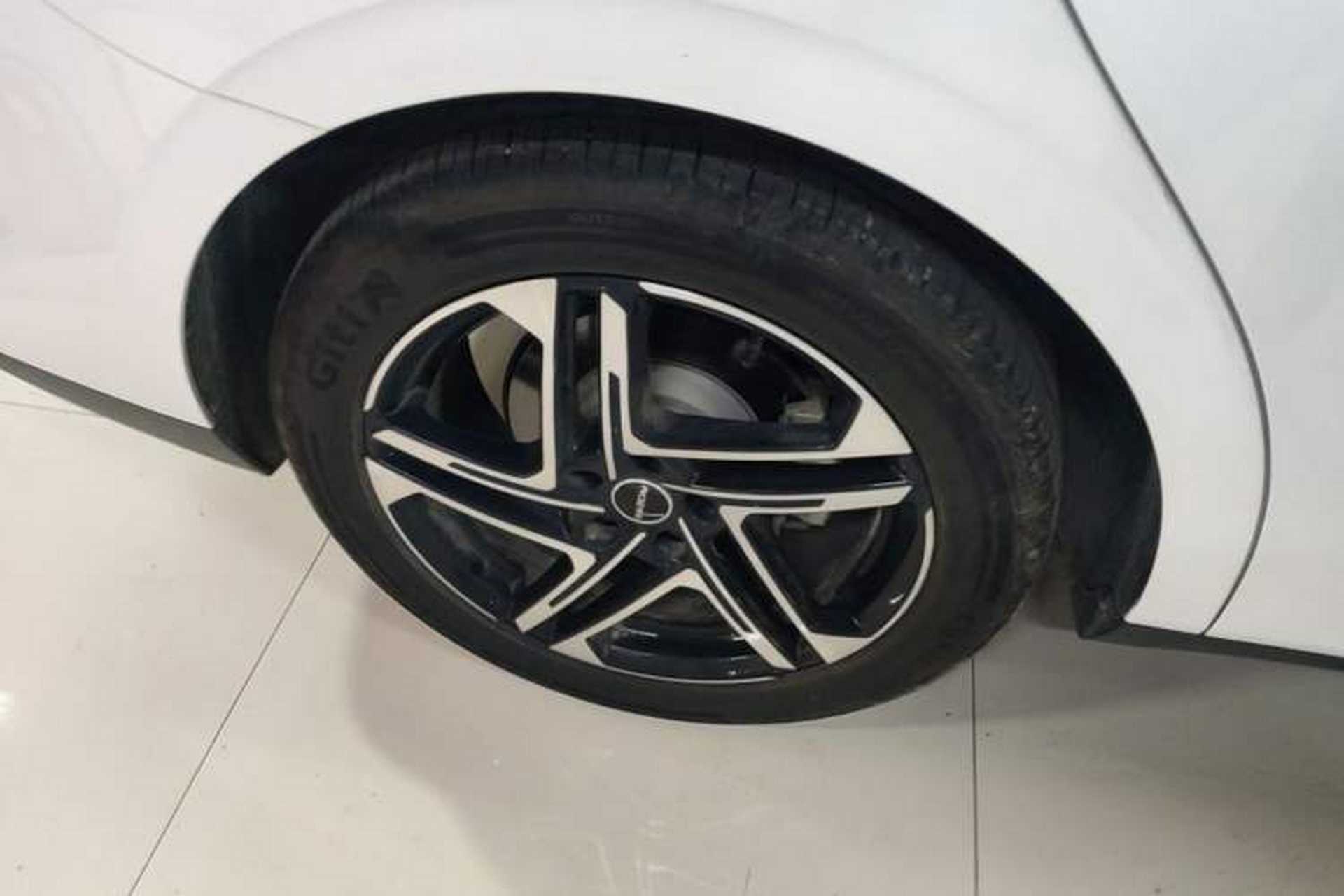 Used Roewe D7 2023 DMH 125km Excellence Edition Right Rear Wheel Hub