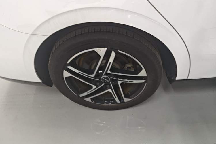 Used Roewe D7 2023 EV 510km Rear-Drive Excellence Edition Right Rear Wheel Hub