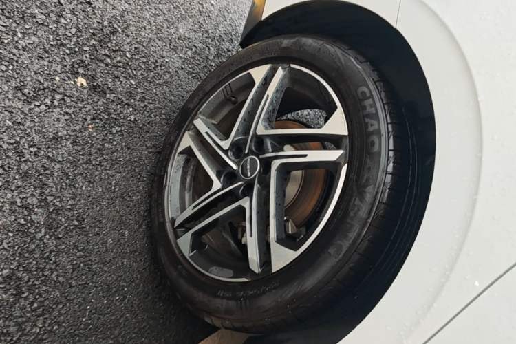 Used Roewe D7 2023 DMH 125km Excellence Edition Right Rear Wheel Hub