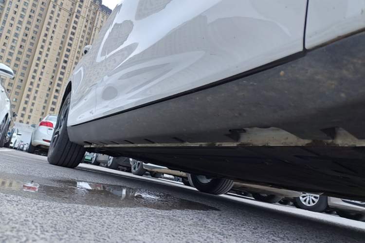 Used Roewe D7 2023 DMH 125km Superior Edition Right Side Sill