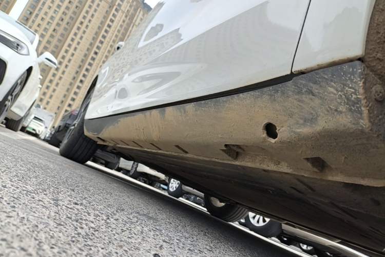Used Roewe D7 2023 DMH 125km Superior Edition Right Side Sill