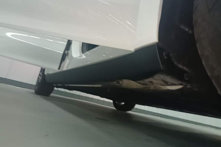 Used Roewe D7 2023 DMH 125km Superior Edition Right Side Sill