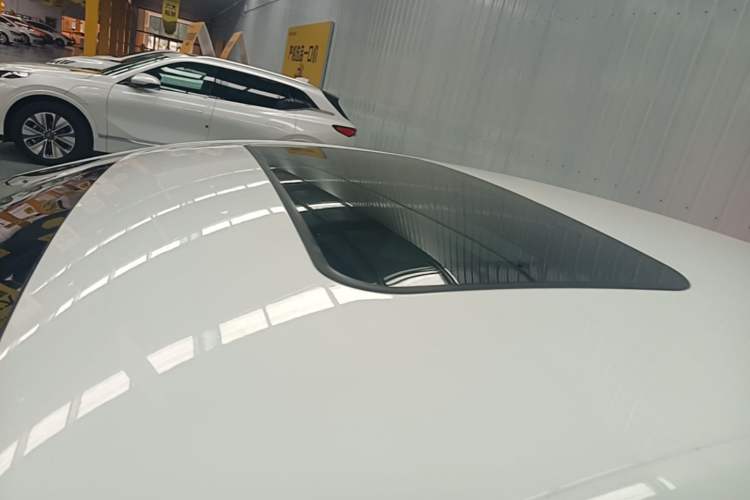 Used Roewe D7 2023 DMH 125km Superior Edition Roof