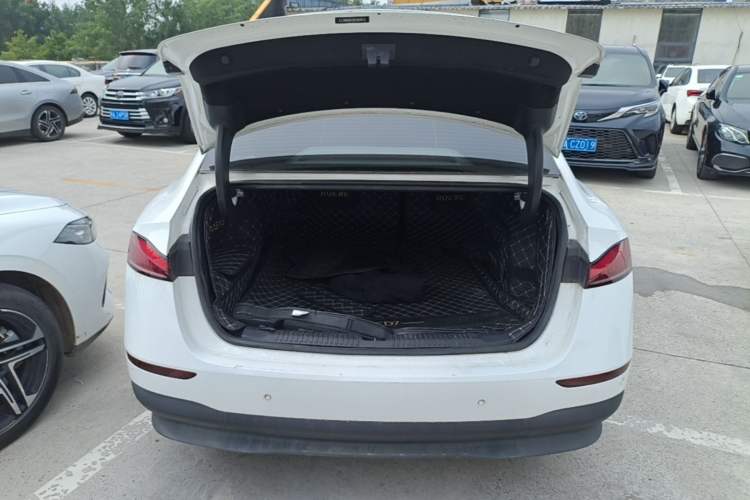 Used Roewe D7 2023 DMH 125km Superior Edition Trunk