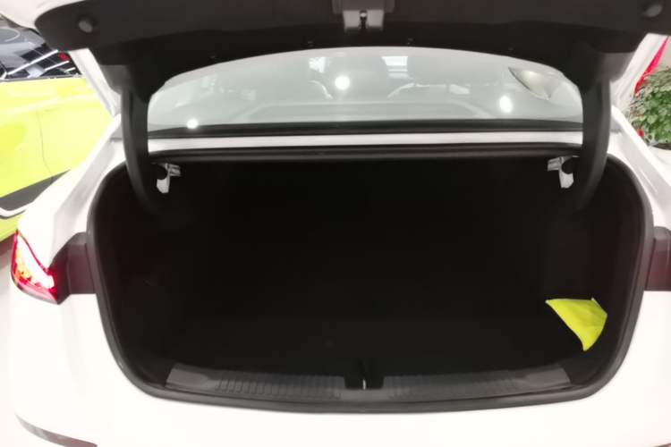Used Roewe D7 2023 DMH 125km Superior Edition Trunk