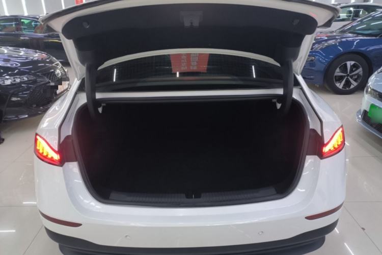 Used Roewe D7 2023 DMH 125km Excellence Edition Trunk