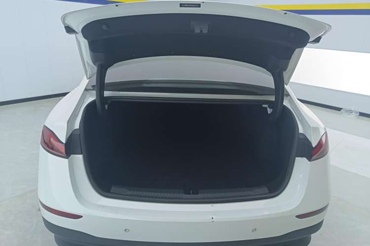 Used Roewe D7 2023 DMH 125km Excellence Edition Trunk