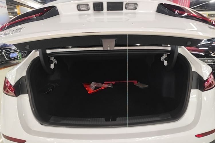Used Roewe D7 2023 DMH 125km Superior Edition Trunk