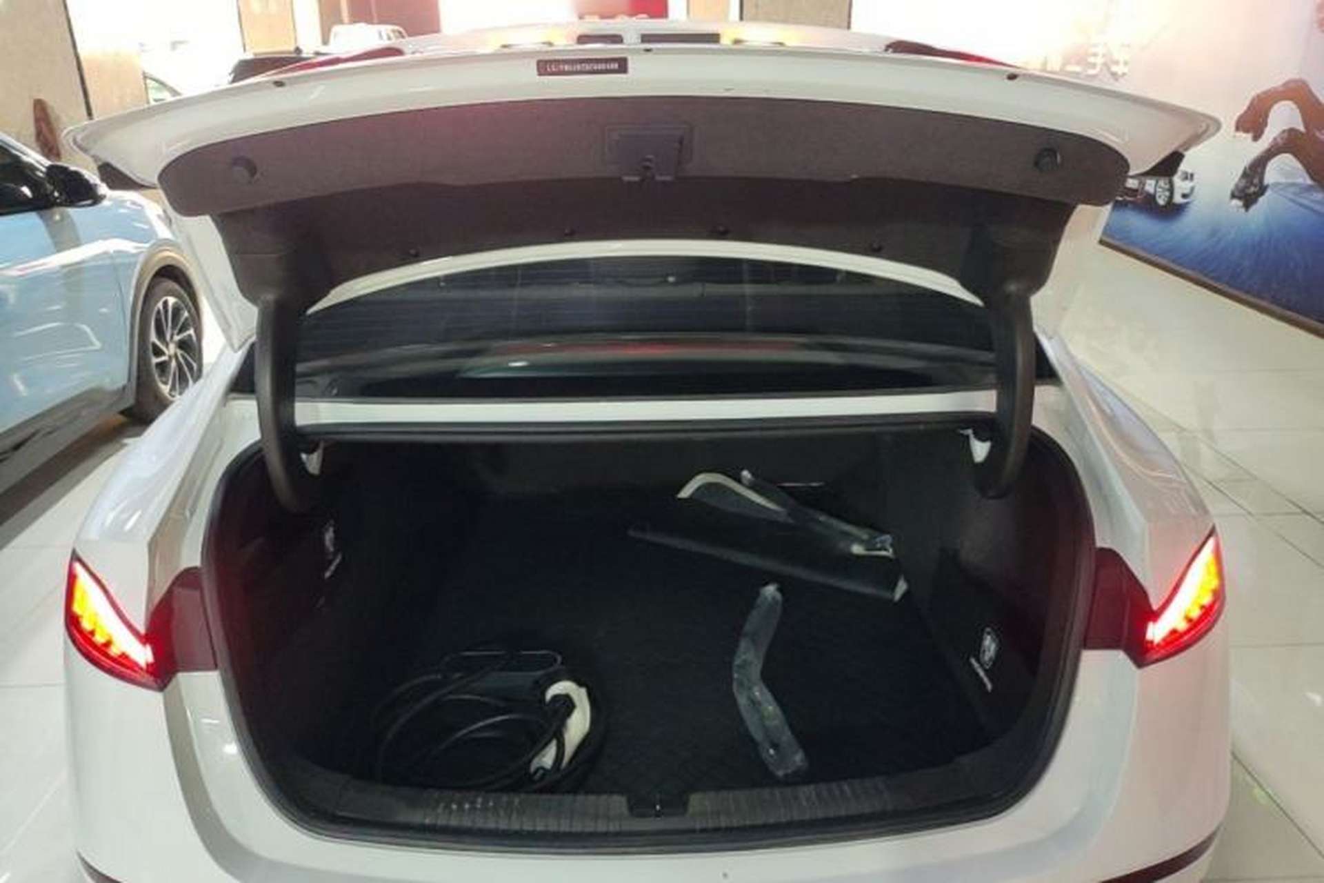 Used Roewe D7 2023 DMH 125km Excellence Edition Trunk