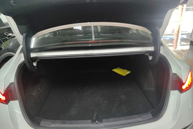 Used Roewe D7 2023 DMH 125km Superior Edition Trunk