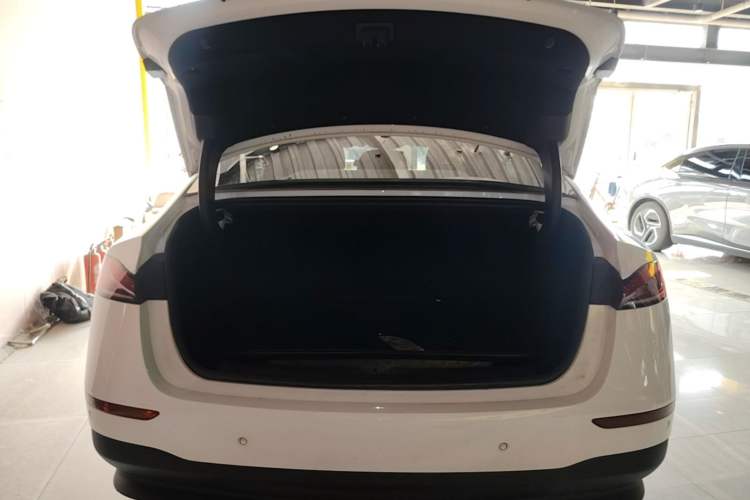 Used Roewe D7 2023 DMH 125km Superior Edition Trunk