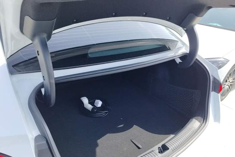Used Roewe D7 2023 DMH 125km Excellence Edition Trunk