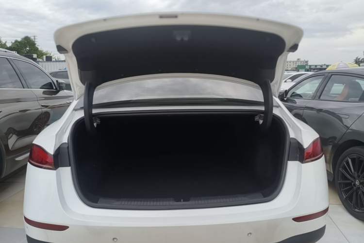 Used Roewe D7 2023 DMH 125km Superior Edition Trunk