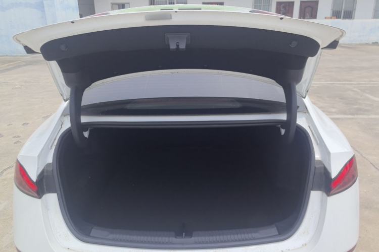 Used Roewe D7 2023 DMH 125km Excellence Edition Trunk