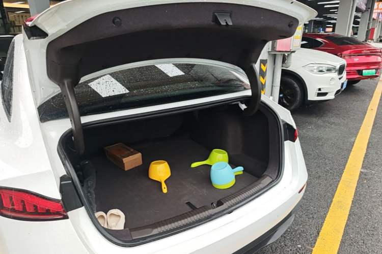 Used Roewe D7 2023 DMH 125km Excellence Edition Trunk