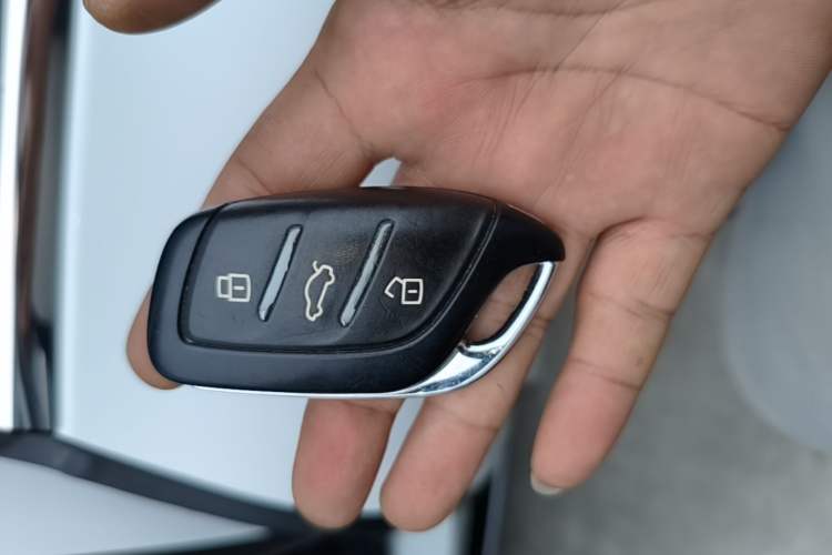 Used Roewe D7 2023 EV 610 km Range Rear-Drive Flagship Model Vehicle Key