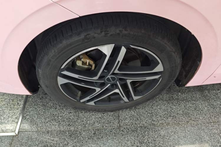 Used Roewe D7 2024 EV 510km Travel Edition Left Front Wheel Hub