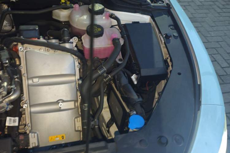 Used Roewe D7 2025 DMH 125km World Champion Edition Engine Bay Left