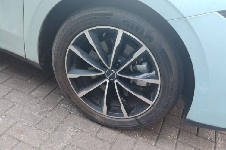 Used Roewe D7 2025 DMH 125km World Champion Edition Right Front Wheel Hub