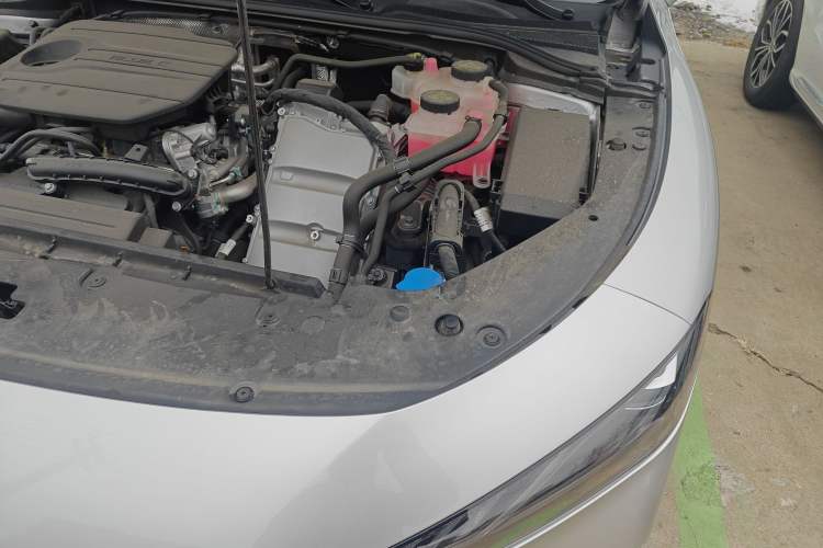 Used Roewe D7 2025 DMH 125km World Champion Excellence Edition Engine Bay Left