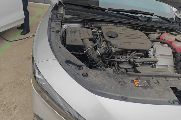 Used Roewe D7 2025 DMH 125km World Champion Excellence Edition Engine Bay Right