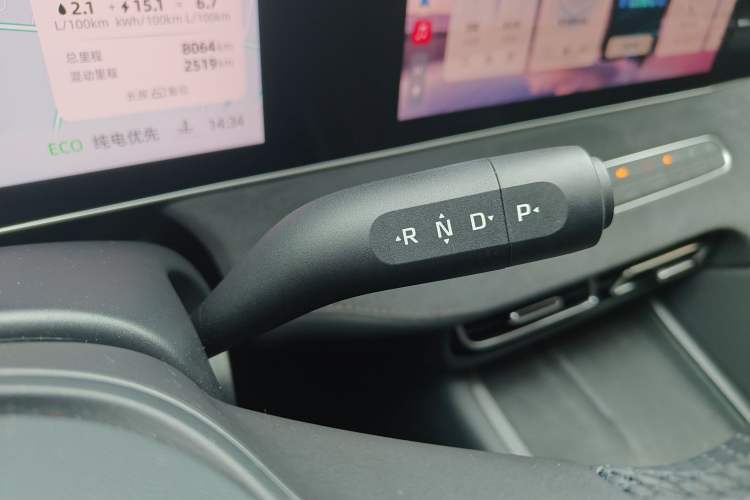 Used Roewe D7 2025 DMH 125km World Champion Excellence Edition Gear Lever