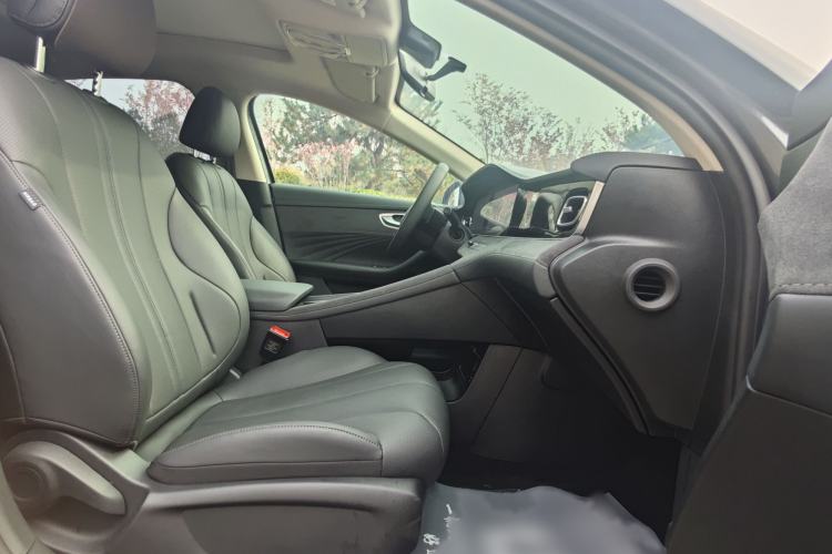Used Roewe D7 2025 DMH 125km World Champion Excellence Edition Interior 4