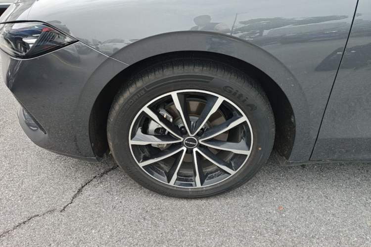 Used Roewe D7 2025 DMH 125km World Champion Edition Left Front Wheel Hub