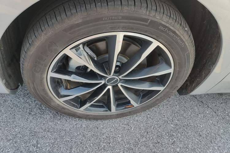 Used Roewe D7 2025 DMH 125km World Champion Edition Left Front Wheel Hub