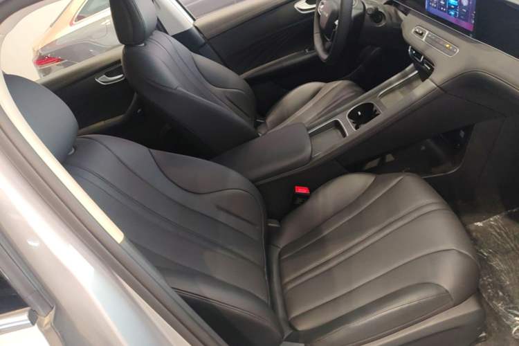 Used Roewe D7 2025 DMH 125km World Champion Edition Right Front Seat